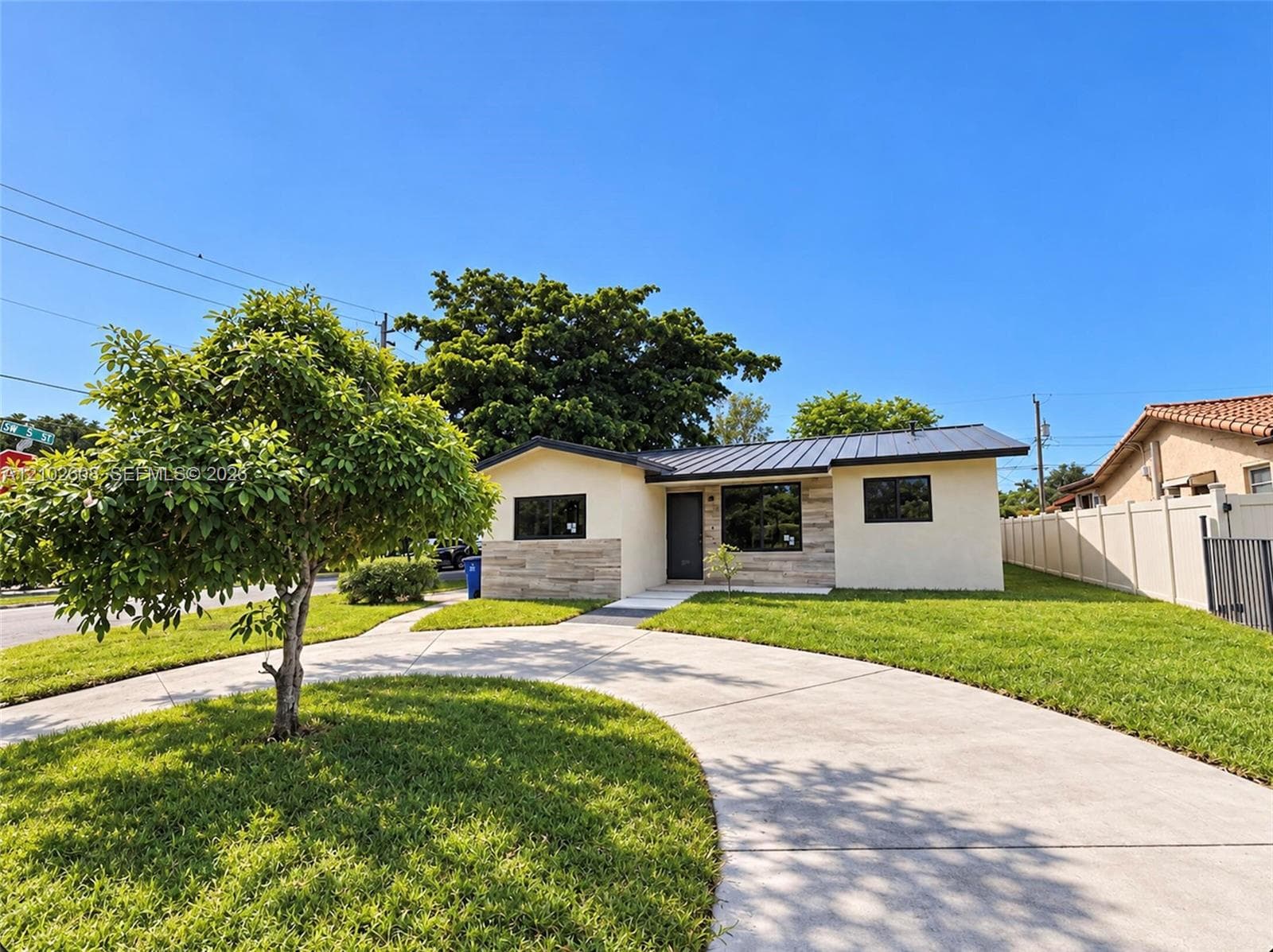 424 3rd, Hallandale Beach FL 33009 - Hallandale Beach, FL - Photo 1