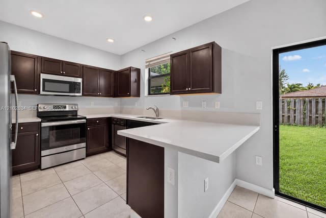 144 SE 37th Ter, Homestead FL 33033 - Homestead, FL - Photo 2