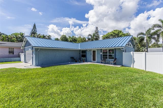4539 SW 28th Way, Dania Beach FL 33312 - Dania Beach, FL - Photo 2
