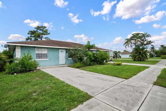 149 Broward Avenue, FL 33463 - Photo 3