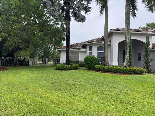 1360 Victoria Isle Dr, Weston FL 33327 - Weston, FL - Photo 2