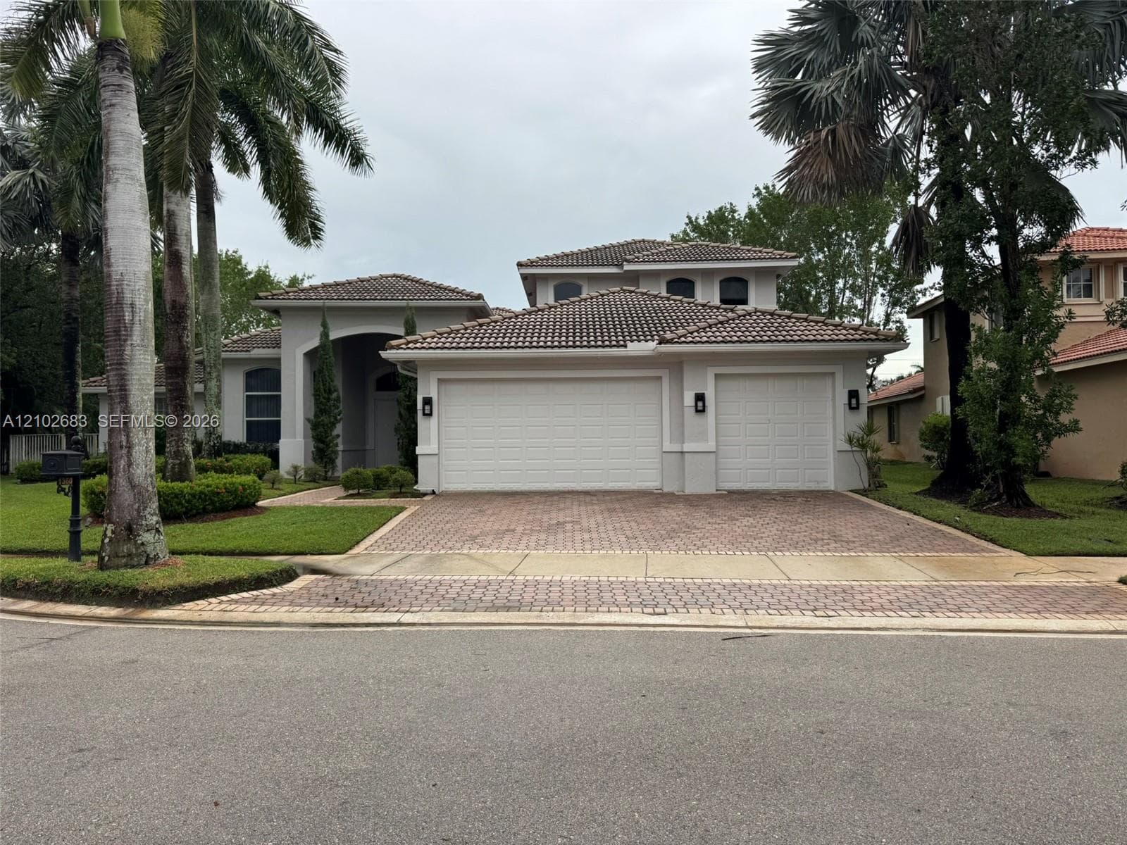 1360 Victoria Isle Dr, Weston FL 33327 - Weston, FL - Photo 1