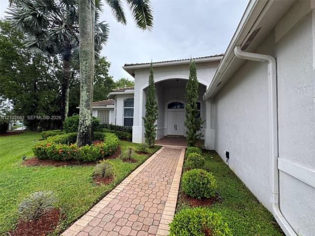 1360 Victoria Isle Dr, Weston FL 33327 - Weston, FL - Photo 5