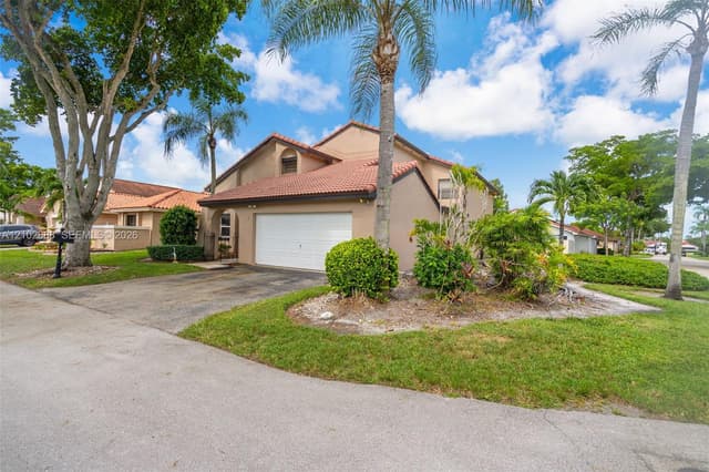 17338 NW 61st Pl, Hialeah FL 33015 - Hialeah, FL - Photo 5
