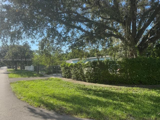 12600 NW 13th Ave, North Miami FL 33167 - North Miami, FL - Photo 2