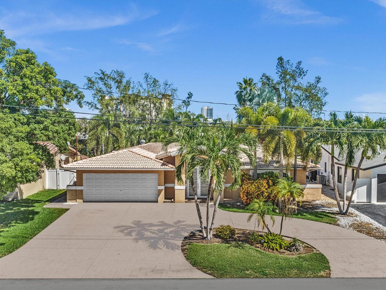 948 SE 10TH Court, Pompano Beach FL 33060 - Pompano Beach, FL - Photo 1