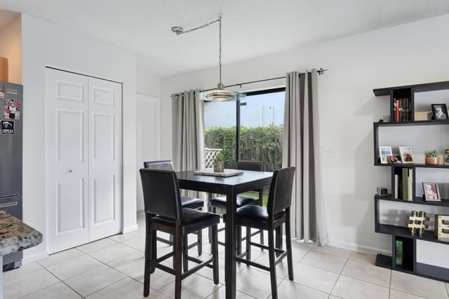 4852 Sugar Pine Drive, Boca Raton FL 33487 - Boca Raton, FL - Photo 7