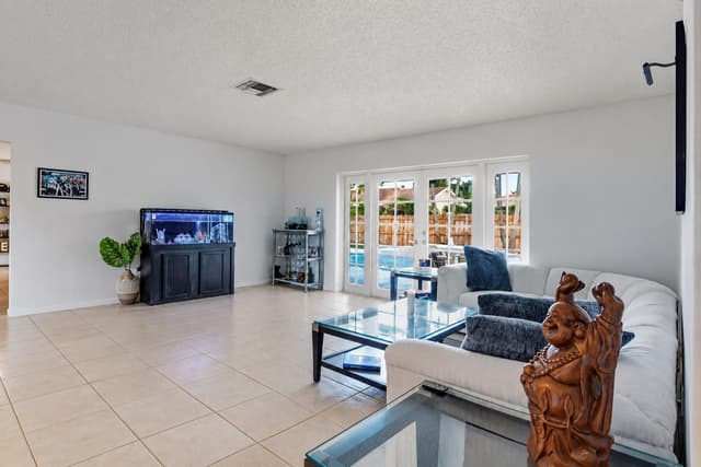 4852 Sugar Pine Drive, Boca Raton FL 33487 - Boca Raton, FL - Photo 4