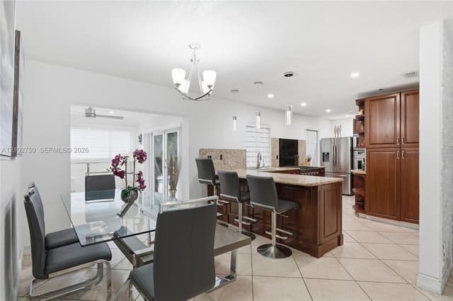 13996 Lake Lure Ct, Miami Lakes FL 33014 - Miami Lakes, FL - Photo 6