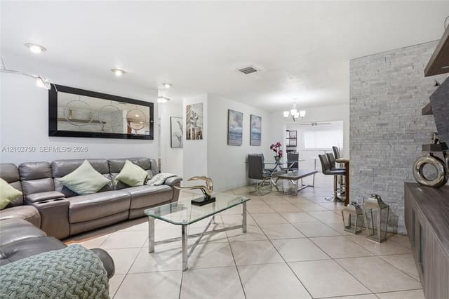 13996 Lake Lure Ct, Miami Lakes FL 33014 - Miami Lakes, FL - Photo 3