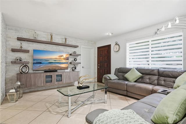13996 Lake Lure Ct, Miami Lakes FL 33014 - Miami Lakes, FL - Photo 4