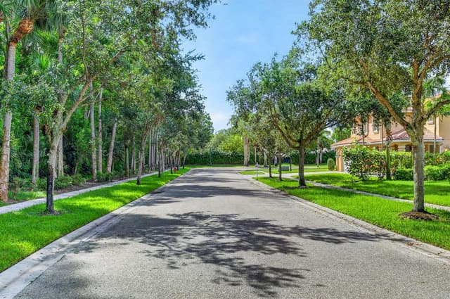 9070 WINTERHAVEN Circle, West Palm Beach FL 33411 - West Palm Beach, FL - Photo 4