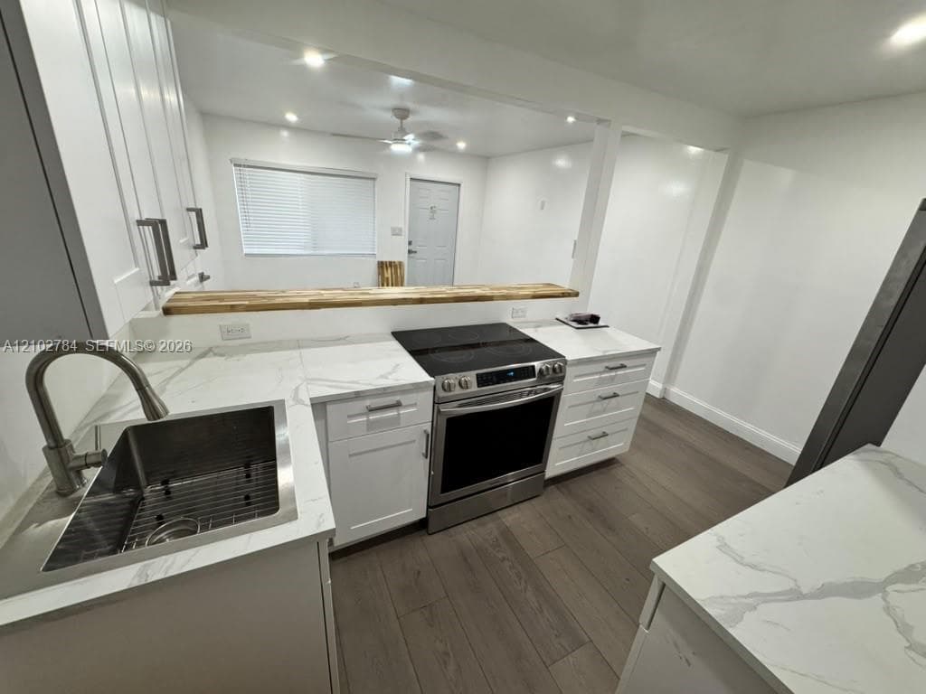 565 NE 32nd St, Oakland Park FL 33334