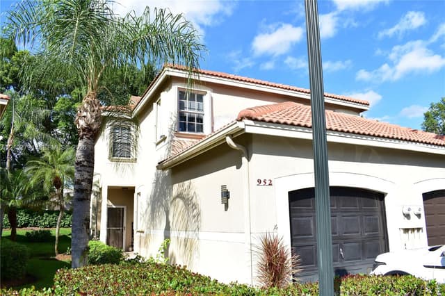 952 Sevilla Cir, Weston FL 33326 - Weston, FL - Photo 2