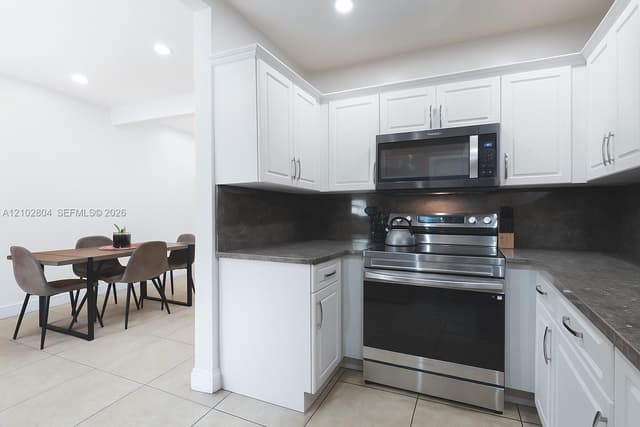 250 NE 170th St, North Miami Beach FL 33162 - North Miami Beach, FL - Photo 6
