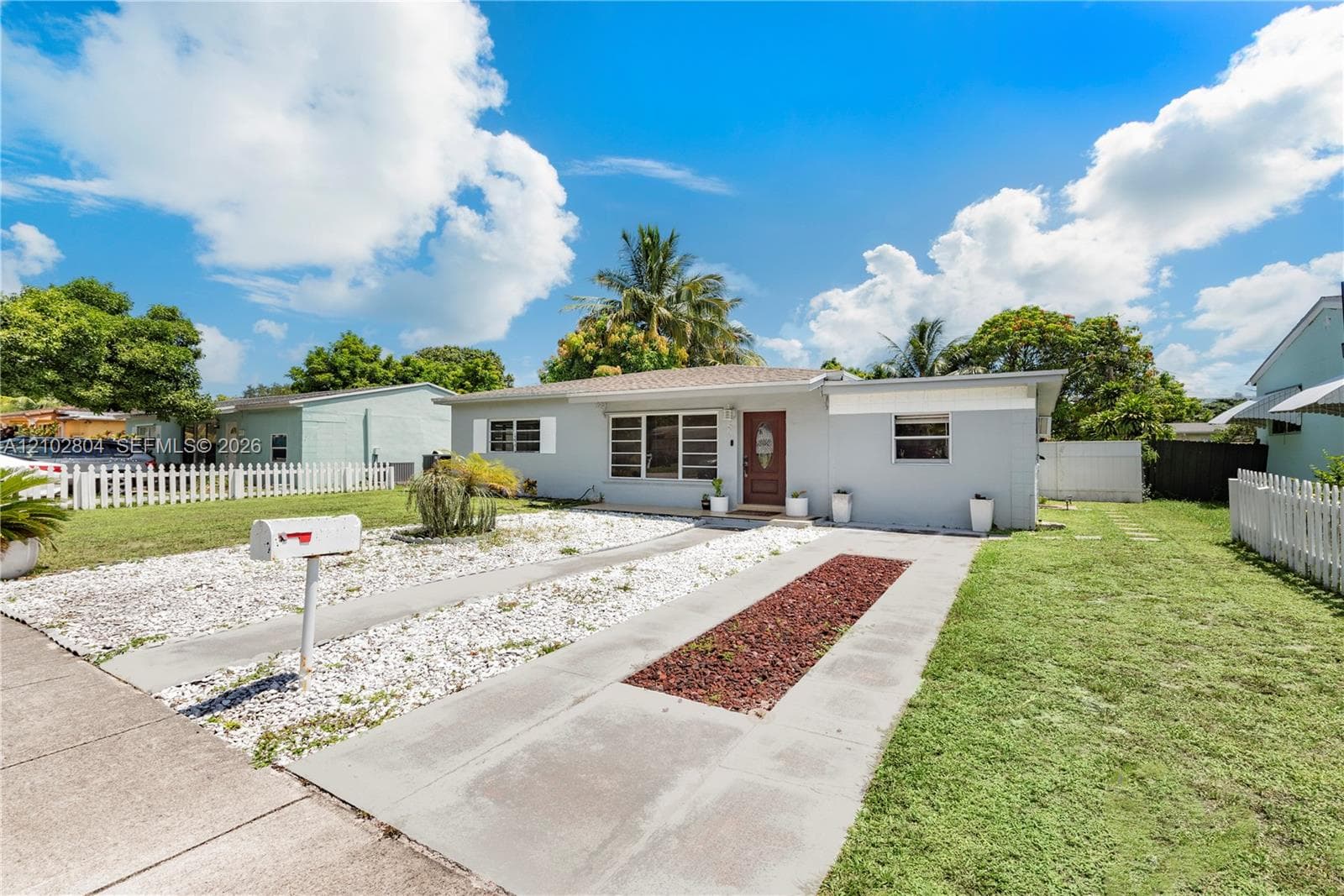 250 NE 170th St, North Miami Beach FL 33162 - North Miami Beach, FL - Photo 1