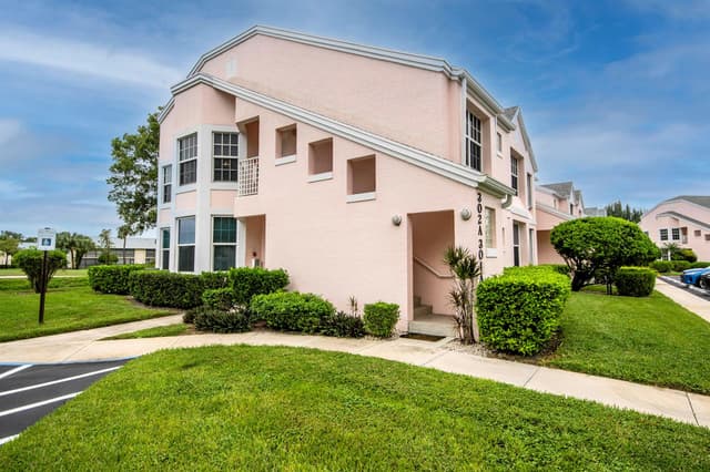 302 Muirfield Court # 302A, Jupiter FL 33458 - Jupiter, FL - Photo 2