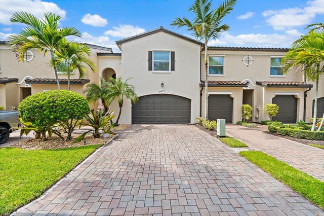 4677 Mediterranean Circle, Palm Beach Gardens FL 33418 - Palm Beach Gardens, FL - Photo 2