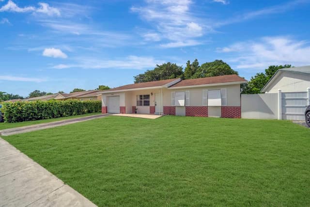 310 SW 78TH Terrace, North Lauderdale FL 33068 - North Lauderdale, FL - Photo 4