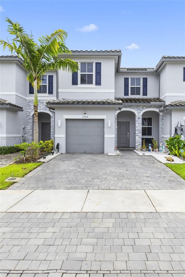 11924 NW 47th Mnr, Coral Springs FL 33076 - Coral Springs, FL - Photo 2
