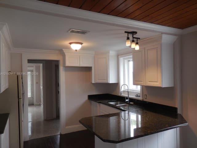 111 S B St, Lake Worth FL 33460 - Lake Worth, FL - Photo 4