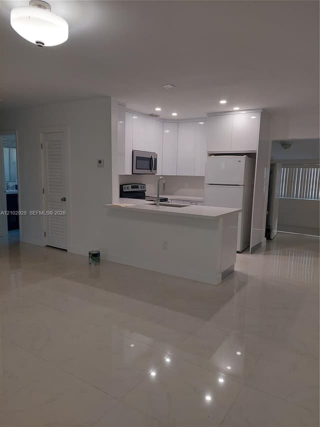 1030 NE 214th St, Miami FL 33179 - Miami, FL - Photo 7