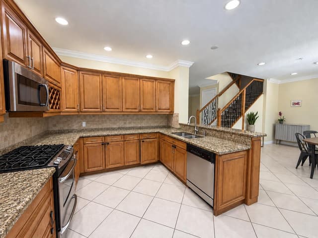 2900 NW 125TH Avenue # 305, Sunrise FL 33323 - Sunrise, FL - Photo 2