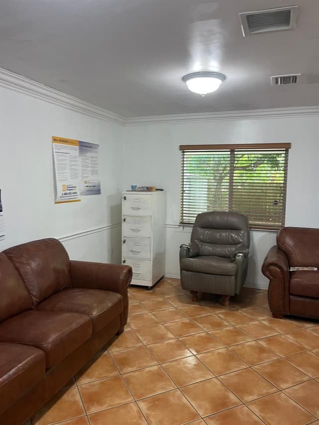 8950 SW 215TH Terrace, Cutler Bay FL 33189 - Cutler Bay, FL - Photo 2