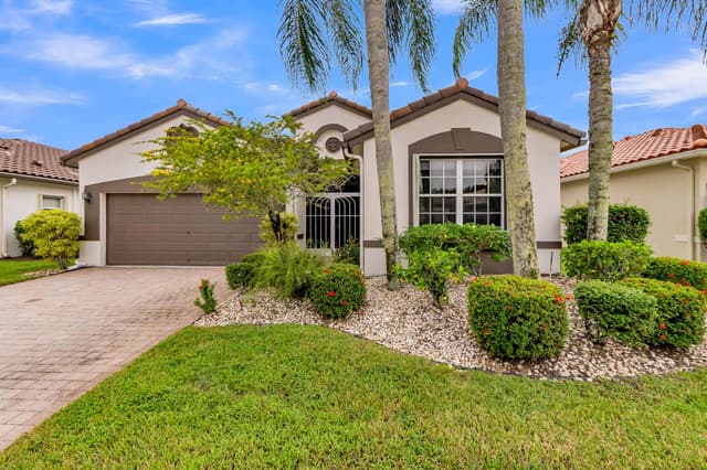 9944 Mantova Drive, Lake Worth FL 33467 - Lake Worth, FL - Photo 3