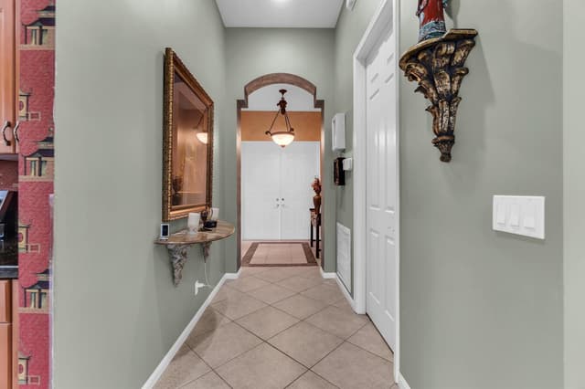 9944 Mantova Drive, Lake Worth FL 33467 - Lake Worth, FL - Photo 4