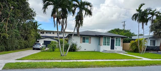 133 SE 2nd Street, Dania Beach FL 33004 - Dania Beach, FL - Photo 2