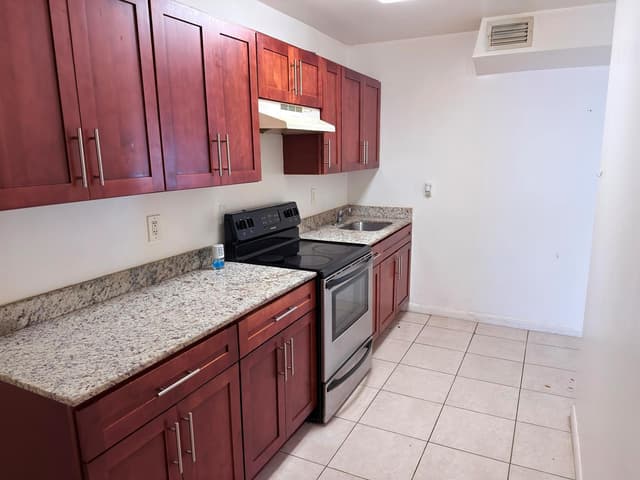 635 NW 22ND Road, Fort Lauderdale FL 33311 - Fort Lauderdale, FL - Photo 5