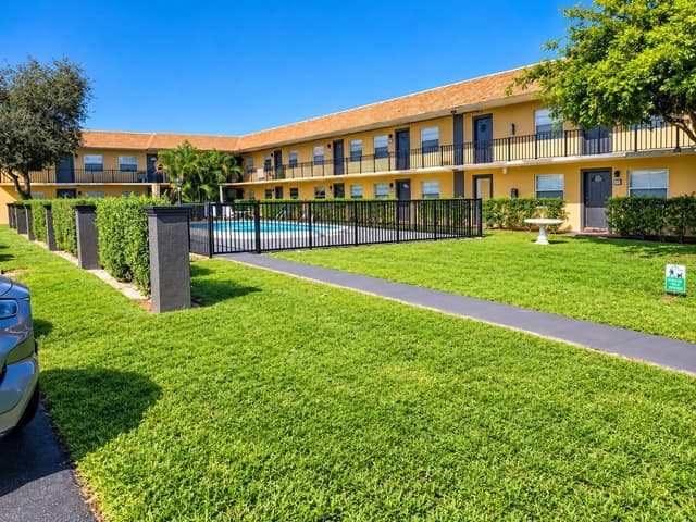 1401 NE 17TH Court, Fort Lauderdale FL 33305 - Fort Lauderdale, FL - Photo 3