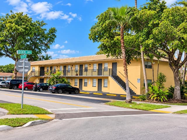 1401 NE 17TH Court, Fort Lauderdale FL 33305 - Fort Lauderdale, FL - Photo 4