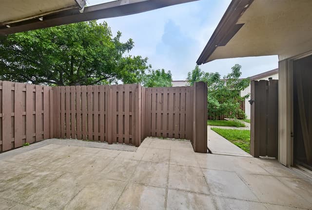 3402 WATERVIEW Circle # B, Palm Springs FL 33461 - Palm Springs, FL - Photo 2