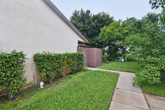3402 WATERVIEW Circle # B, Palm Springs FL 33461 - Palm Springs, FL - Photo 4
