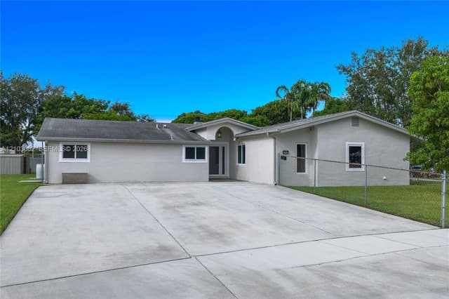 10198 SW 203rd Ter, Cutler Bay FL 33189 - Cutler Bay, FL - Photo 2