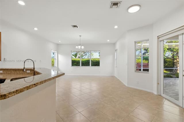 4339 W Whitewater Ave, Weston FL 33332 - Weston, FL - Photo 6