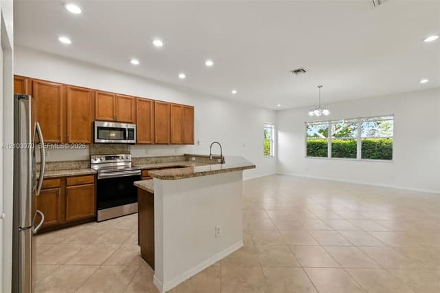 4339 W Whitewater Ave, Weston FL 33332 - Weston, FL - Photo 7