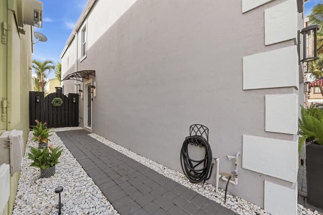 3122 Shelby Way, Palm Springs FL 33461 - Palm Springs, FL - Photo 4
