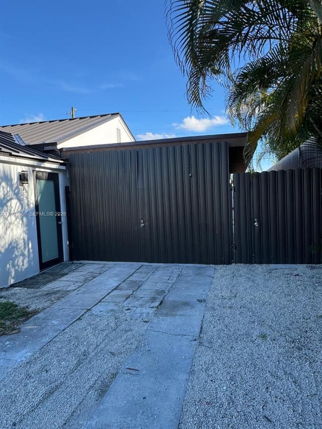 850 SE 2nd Pl, Hialeah FL 33010 - Hialeah, FL - Photo 6