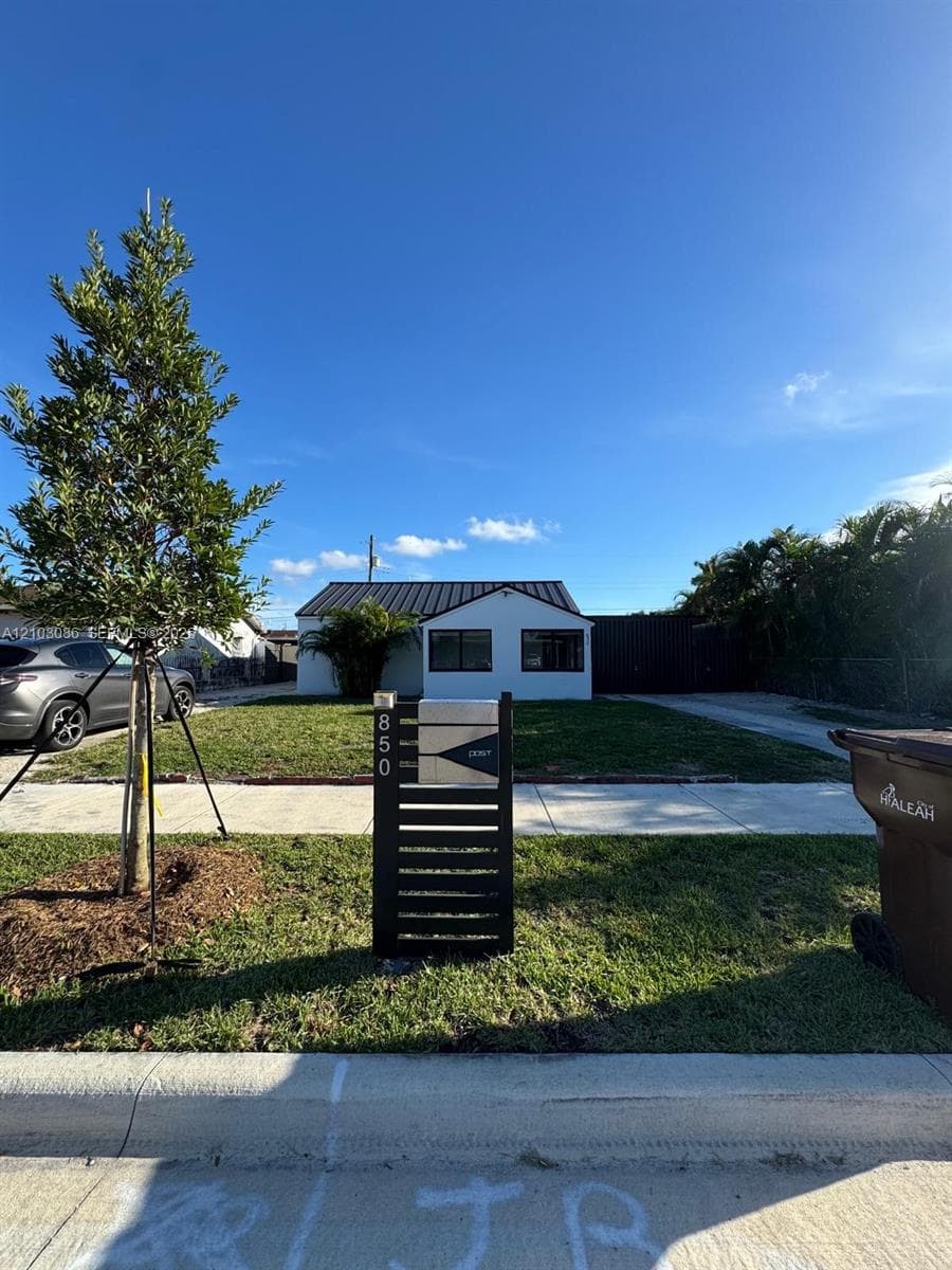 850 SE 2nd Pl, Hialeah FL 33010 - Hialeah, FL - Photo 1