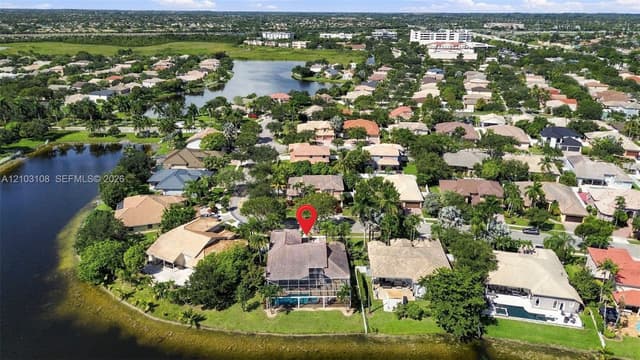 2015 NW 140th Ave, Pembroke Pines FL 33028 - Pembroke Pines, FL - Photo 2