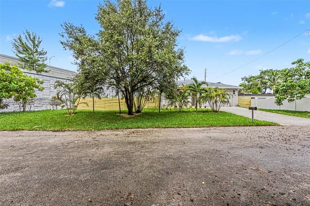 727 NW 43rd Ct, Oakland Park FL 33309 - Oakland Park, FL - Photo 3