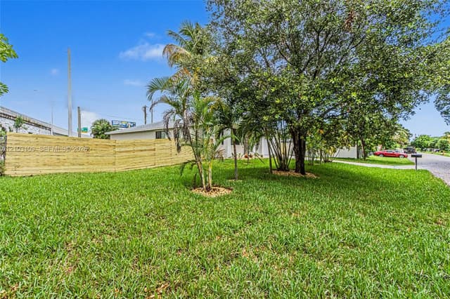 727 NW 43rd Ct, Oakland Park FL 33309 - Oakland Park, FL - Photo 4