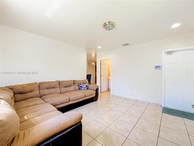 113 NW 28th Ter, Fort Lauderdale FL 33311 - Fort Lauderdale, FL - Photo 2