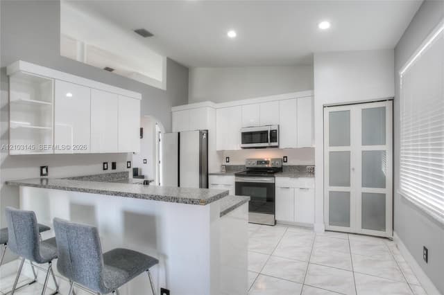 11611 SW 10th Ct, Pembroke Pines FL 33025 - Pembroke Pines, FL - Photo 6