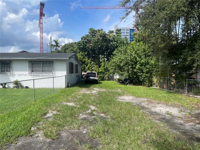 10759 SW 7th St, Sweetwater FL 33174 - Sweetwater, FL - Photo 3
