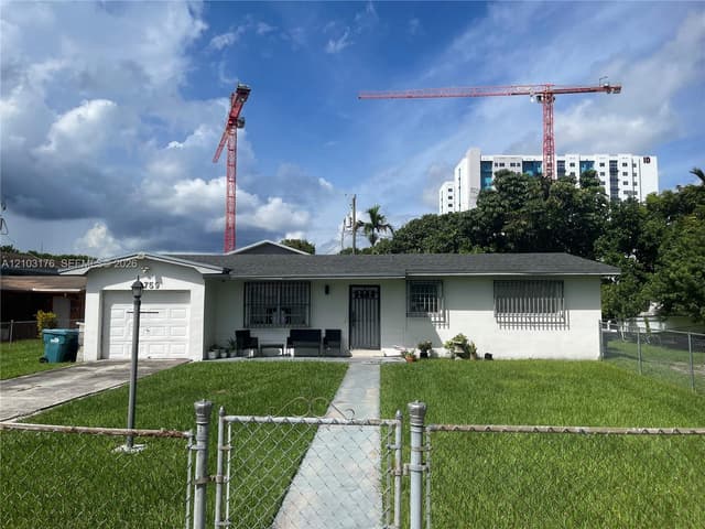 10759 SW 7th St, Sweetwater FL 33174 - Sweetwater, FL - Photo 4