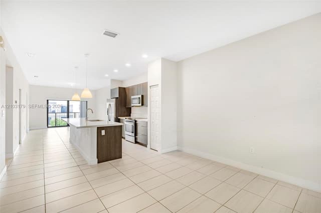 7865 NW 104th Ave # 33, Doral FL 33178 - Doral, FL - Photo 5